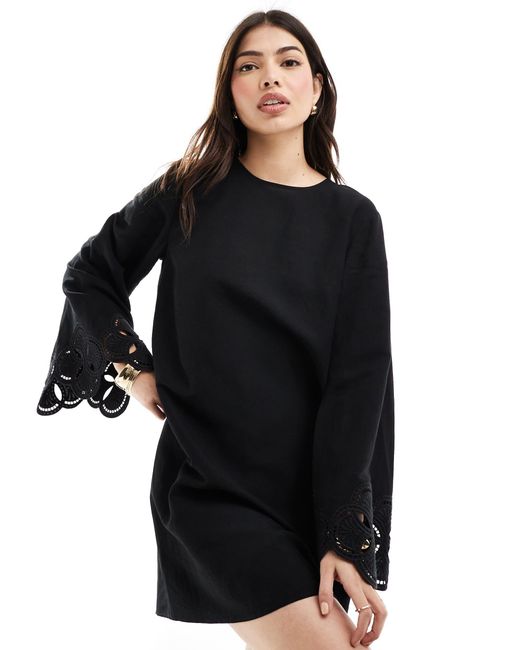 Robe courte à dos échancré avec poignets en broderie anglaise ajourée & Other Stories en coloris Black