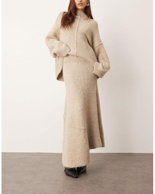 Jupe mi-longue d'ensemble en maille à coutures apparentes contrastantes - taupe ARRANGE en coloris Natural