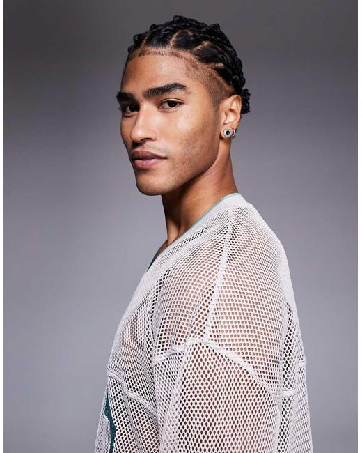 Camiseta Beis Extragrande De Manga Larga Con Cuello De Pico Y Gráfico Deportivo De Malla Calada De -Neutro ASOS de hombre de color Gray