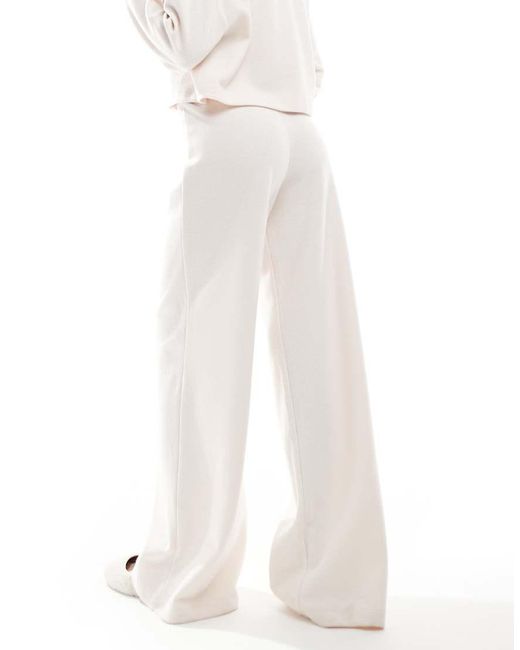 Pantaloni Con Fondo Ampio Chiaro A Coste Morbidi di Miss Selfridge in White