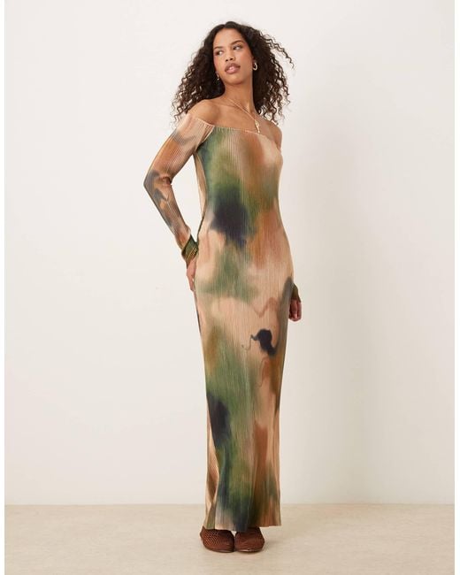 ASOS Natural – langärmliges plissee-maxikleid mit carmen-ausschnitt und muster