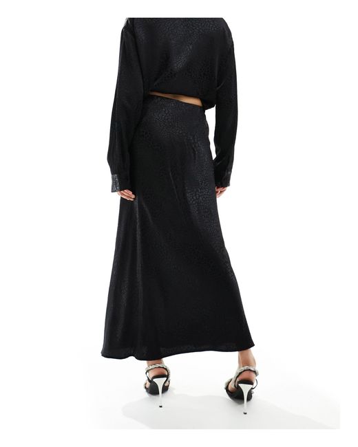 Falda larga negra con estampado animal Pimkie de color Black