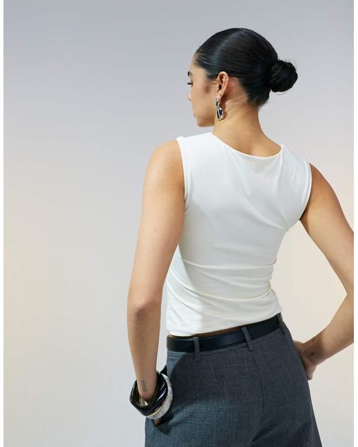 Canotta Color Panna Morbida Al Tatto Con Scollo Rotondo di ASOS in White