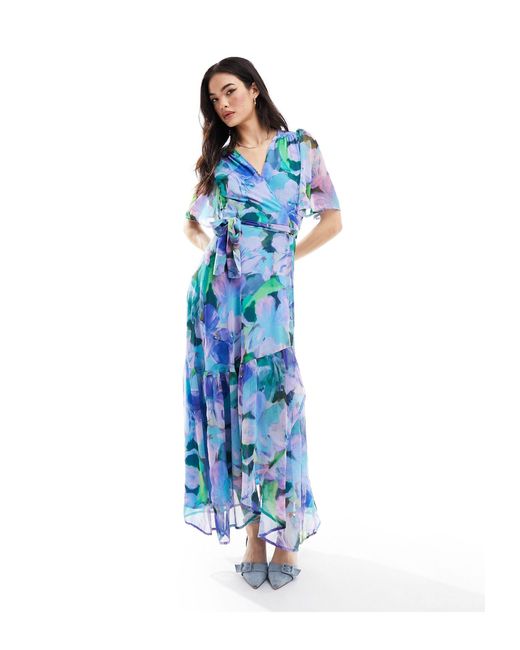Vestido largo cruzado con estampado floral y volantes Hope & Ivy de color Blue