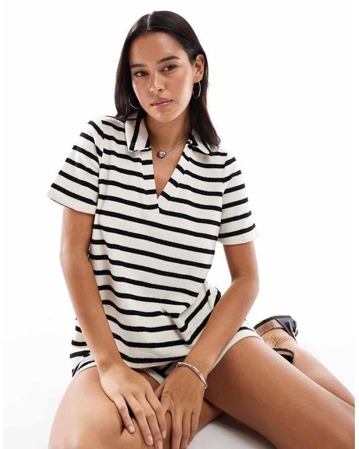 Camiseta A Rayas Monocromáticas Con Cuello Tipo Polo De Tejido Rizado De (Parte De Un Conjunto) Vero Moda de color Multicolor
