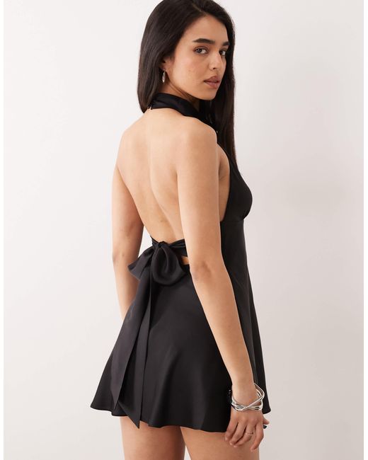 Robe courte dos nu satinée ONLY en coloris Natural