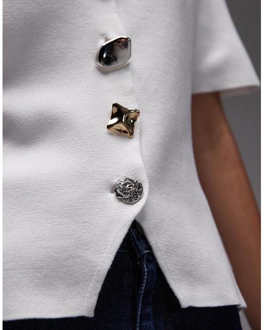 Gilet à manches courtes et col v en maille compacte avec boutons dorés Mango en coloris Gray