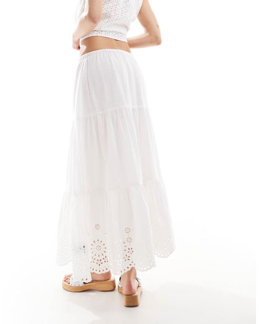Wednesday's Girl White – gestuftes midaxi-kleid