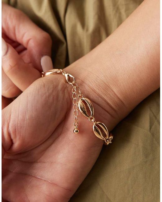 Pulsera Dorada De Cadena Con Eslabones En Forma De Conchas De ASOS de color Brown