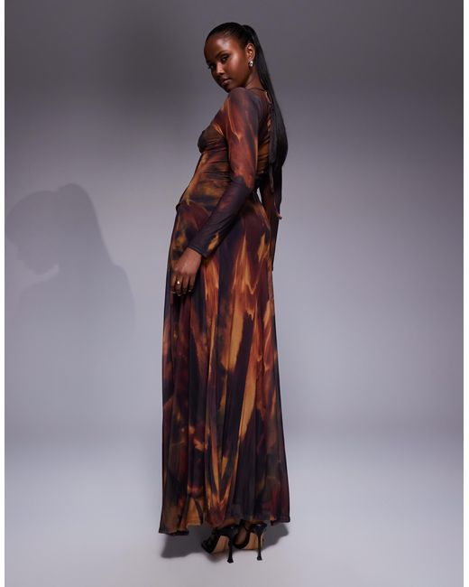 Robe longue en tulle imprimé fleuri flou à manches longues à coutures apparentes - marron ASOS en coloris Purple