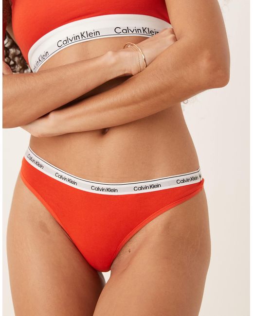 Modern - string à logo Calvin Klein en coloris Red