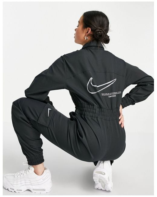Mono largo utilitario con logo Nike de Negro