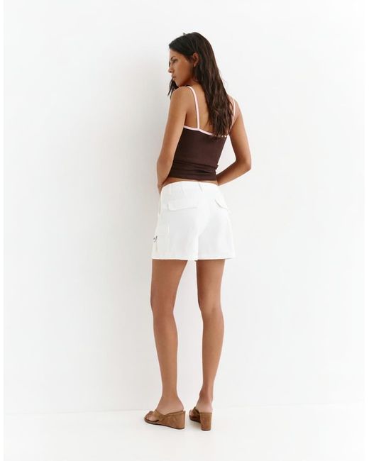 Bermuda Cargo Comodi Bianchi di Pull&Bear in Brown