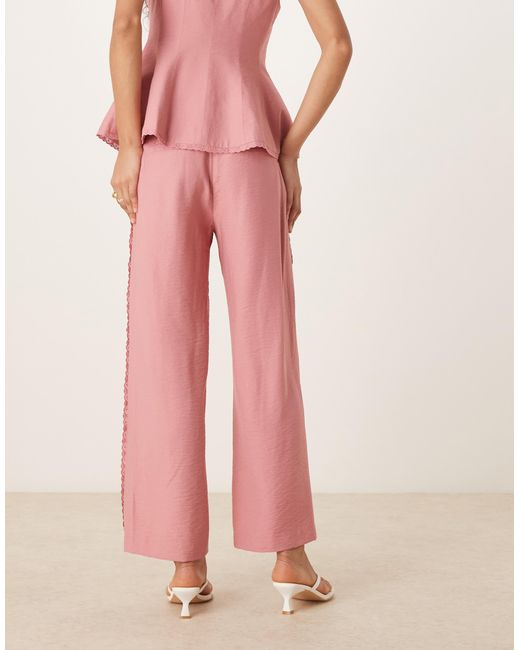 Pantalon droit décontracté et ajusté d'ensemble avec empiècements en dentelle ASOS en coloris Pink