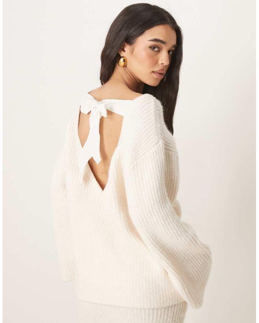Jersey Con Detalle De Lazada En La Espalda De Canalé Grueso De (Parte De Un Conjunto)-Blanco Gina Tricot de color Natural