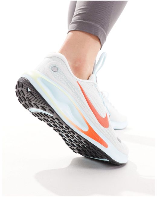 Journey run - sneakers bianche e arancioni di Nike in Gray