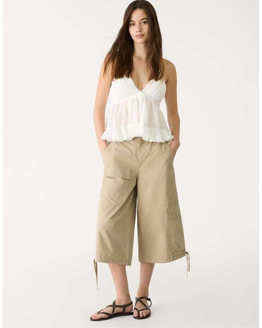 Top Allacciato Al Collo Ampio Con Ricami di Stradivarius in White