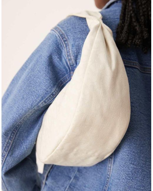 Bolso De Hombro Color Crema Con Diseño Redondeado De Nailon De -Blanco Calvin Klein de color Blue