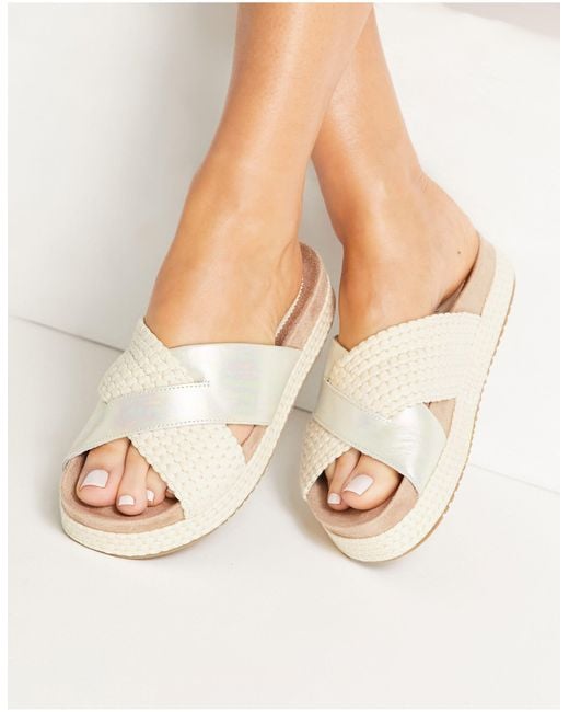 crossover flat sandals