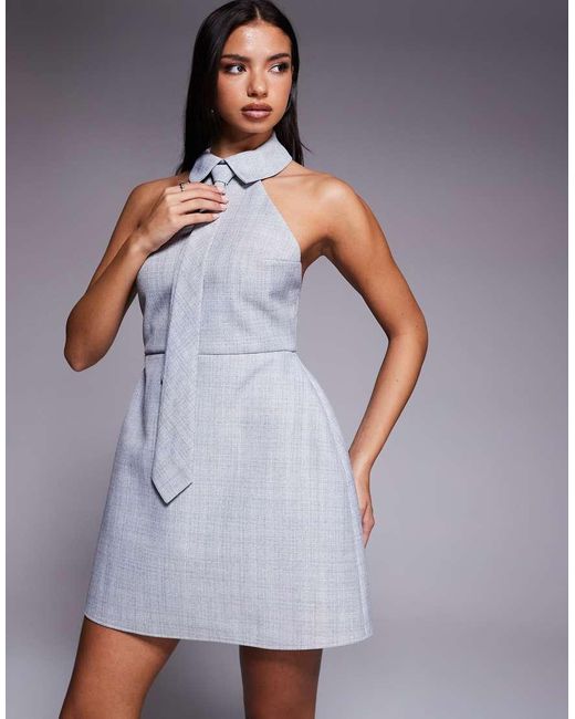 ASOS Elegante Geruite Mini Jurk Met Halternek, Strik En Gestructureerde Rok in het Gray