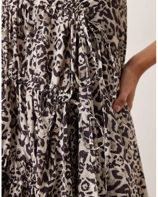 Robe longueur mollet à imprimé léopard avec cordons Ghospell en coloris Brown