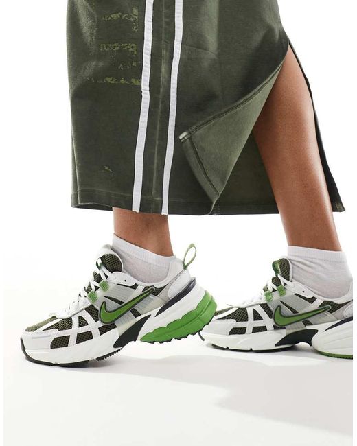 V2K di Nike in Green