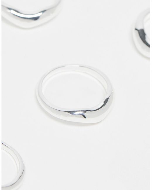 Remy - confezione da 4 anelli placcati con design a forcella effetto metallo fuso di TOPSHOP in White