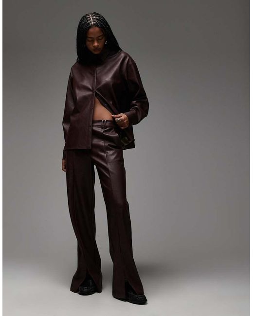 Pantalones De Pernera Recta Y Talle Medio Con Bajo Abierto De Cuero Sintético De (Parte De Un Conjunto)-Rojo ASOS de color Gray