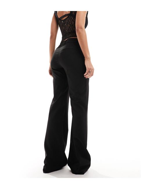 Kate - pantalon légèrement évasé Weekday en coloris Black