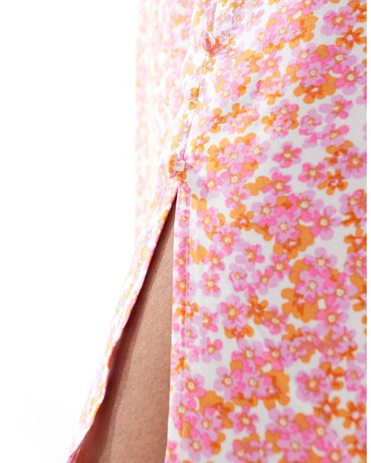 Vestito corto con spalline sottili a fiori con spacco di Vero Moda in Pink
