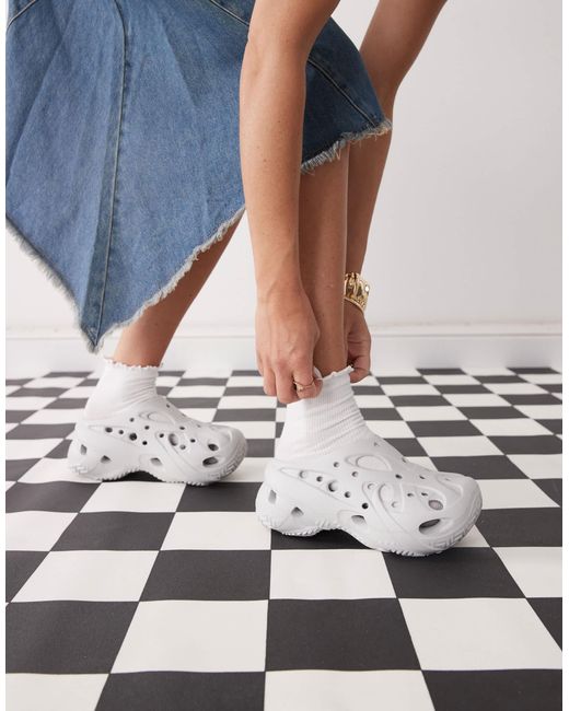 CROCSTM Gray – clogs im gitter-design