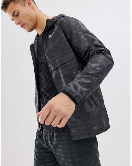 Nike Just Do It - Reflektierende Jacke in schwarzem Military-Muster, AH5987-010 in Black für Herren