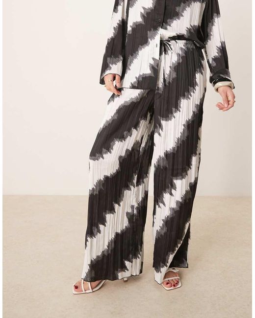 Pantalones Plisados De Pernera Ancha Con De (Parte De Un Conjunto) ASOS de color Natural