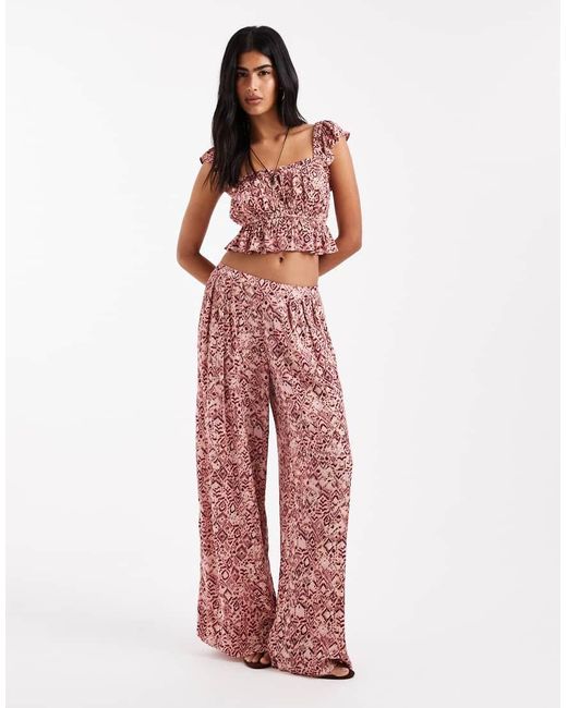 Pantaloni Con Fondo Ampio Rosa Con Stampa Cachemire di Stradivarius in Red