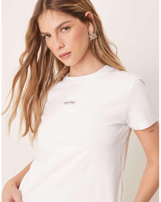 Calvin Klein Institutional in het Natural