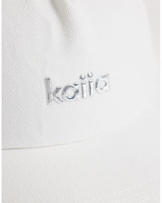 Kaiia White – kappe