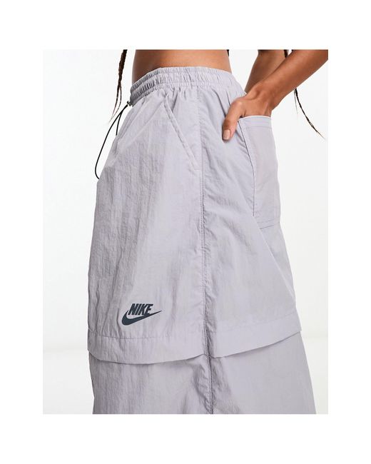 Falda larga cargo peltre sport utility Nike de color White