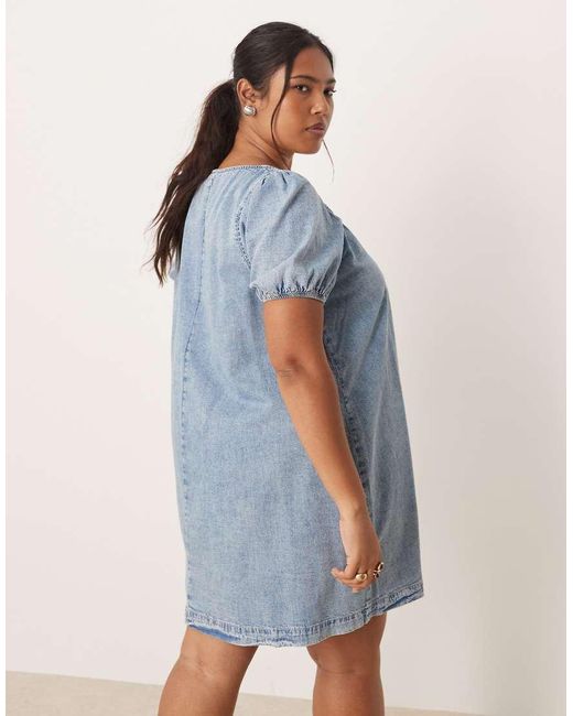 Vestido Vaquero Corto Con Lavado Claro, Mangas Abullonadas Y Detalle De Lazada De Asos Design Curve-Azul ASOS de color Blue