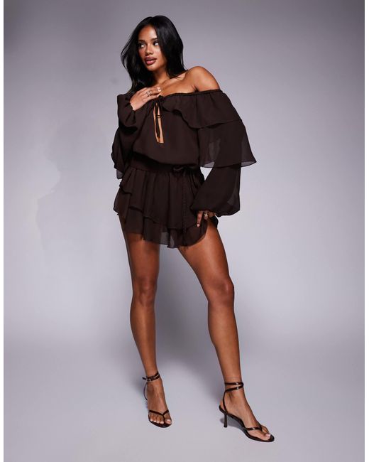 Robe courte en mousseline à encolure bardot et volants - chocolat Murci en coloris Brown