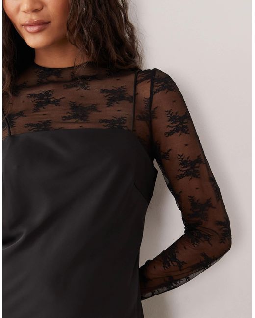 Robe nuisette hybride en dentelle et satin avec top à col montant Y.A.S en coloris White