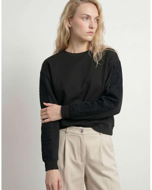 HYPEDROP Black Sweatshirt