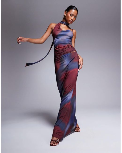 Jupe longue pres du corps d ensemble avec ourlet plongeant et imprime floute bordeaux ASOS Lyst