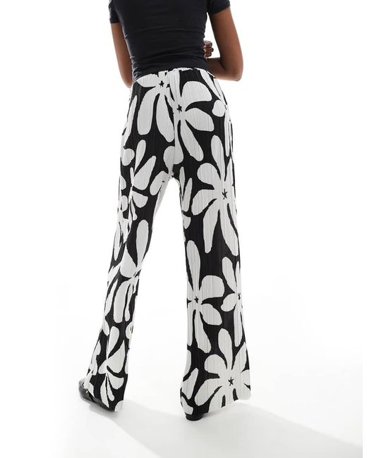 Vero Moda Broek Van Plissé Met Hoge Taille, Wijde Pijpen En Bloemenprint in het Black