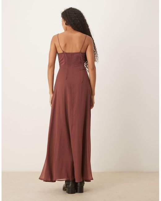 Vestito Lungo Con Spalline Sottili Color Cioccolato Con Bottoni E Volant A Balze di ASOS in Multicolor