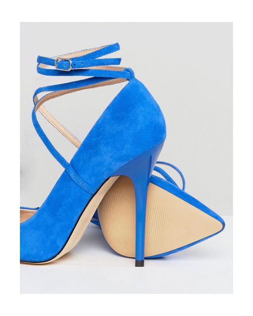 pointed court shoes