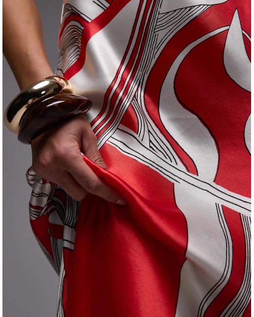 Robe longue à encolure américaine avec imprimé boutique TOPSHOP en coloris Red