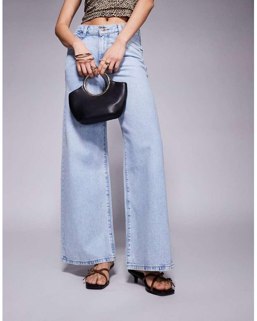 Public di Public Desire in Blue