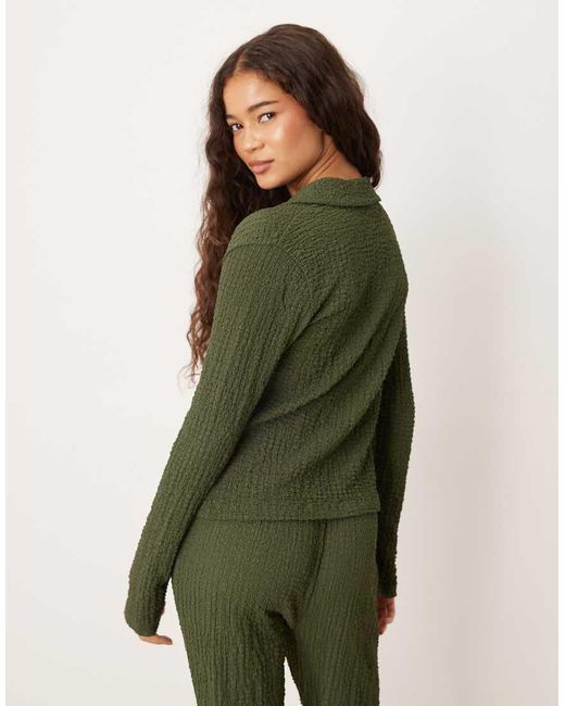 Top A Maniche Lunghe Testurizzato Kaki Con Bottoni Sul Davanti di ASOS in Green
