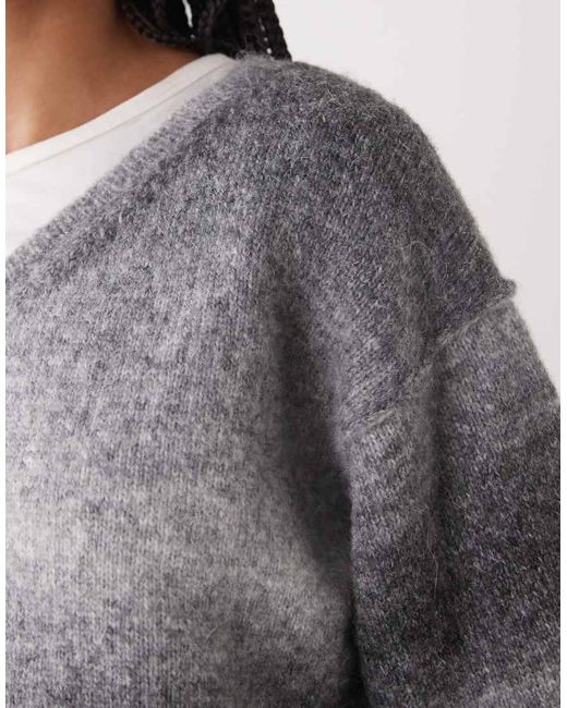 Jersey Gris Jaspeado Con Cuello De Pico De Punto De Hilos Mezclados De Weekday de color Gray