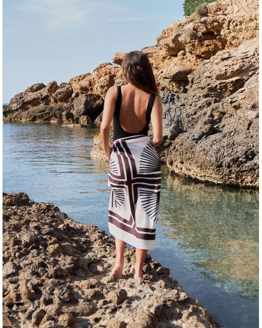 4th & Reckless Metallic X luana barron – seitlich gebundener maxi-strandrock im sarong-stil